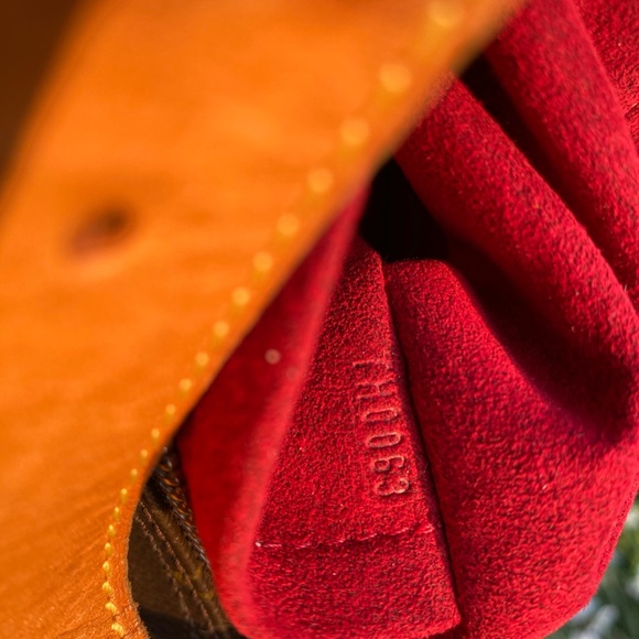 Louis Vuitton - Picture 7 of 11